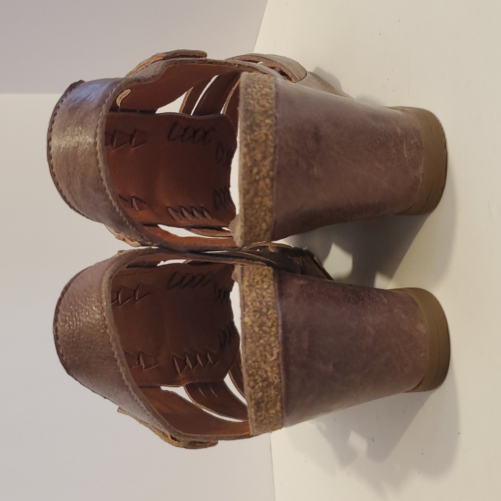Taos Women's Tradition Wedge Sandal In Dark Taupe Leather Size 7-7.5 - Picture 4 of 10